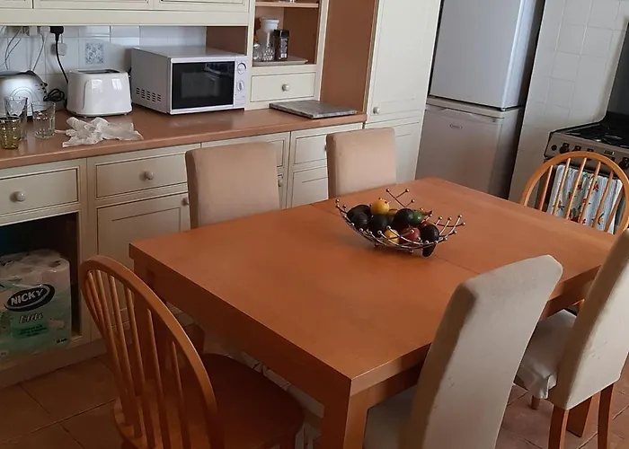 Phoenix Nights بيت شباب *